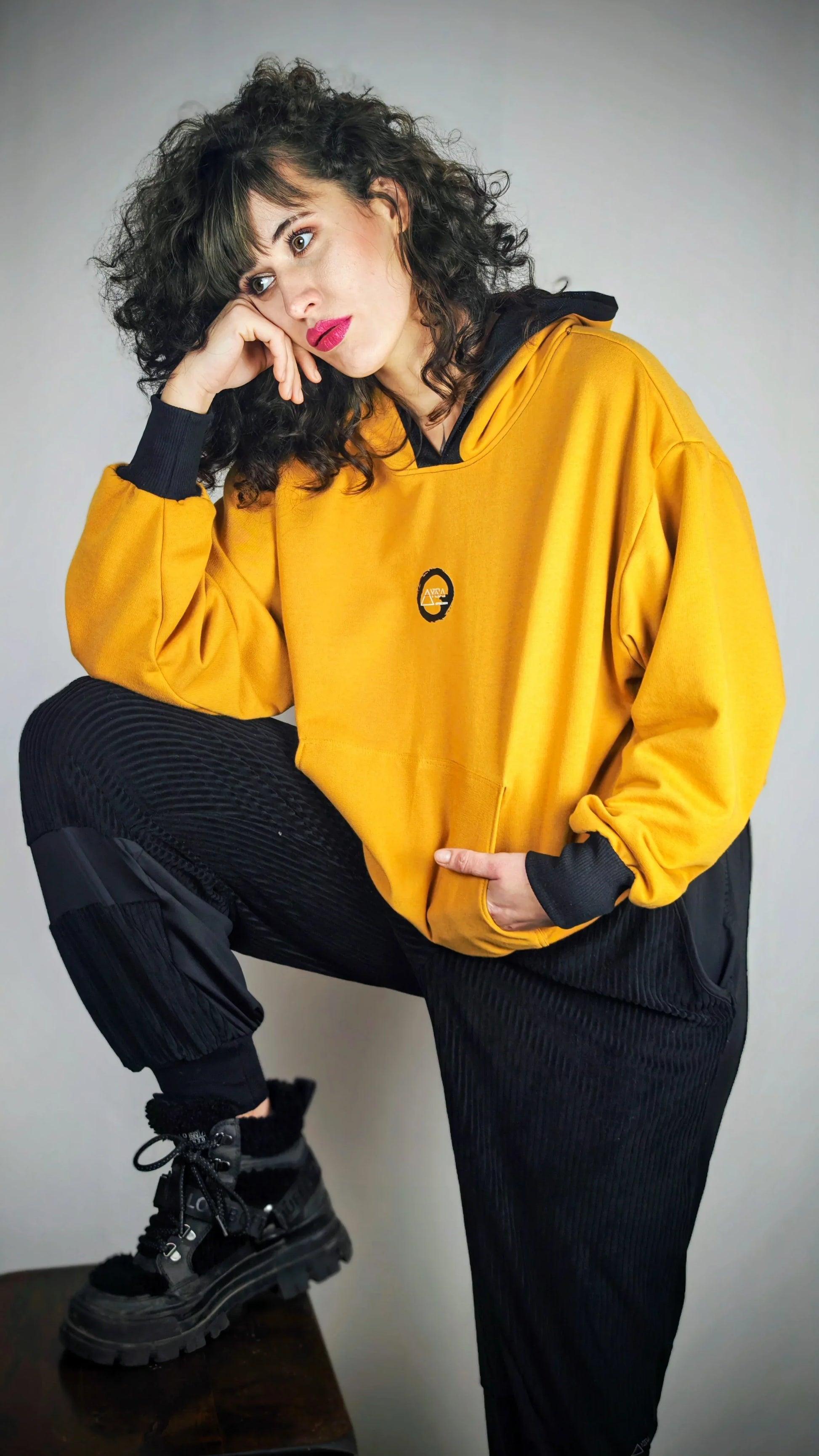 Sudadera Sapo Samurái Costurero - Colección Metamorfosis Artesanal | Aysa Atelier - Aysa Atelier