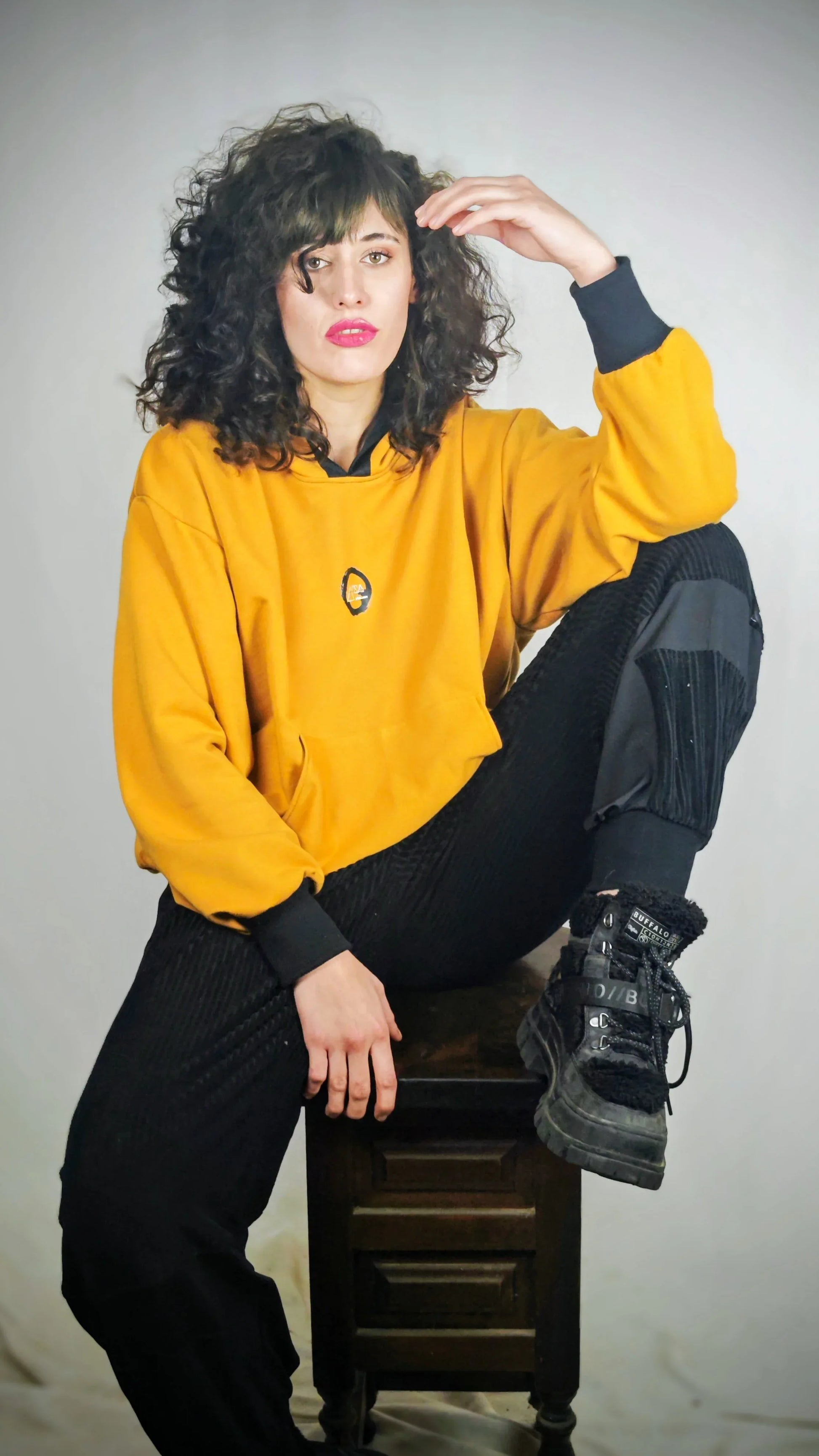 Sudadera Sapo Samurái Costurero - Colección Metamorfosis Artesanal | Aysa Atelier - Aysa Atelier