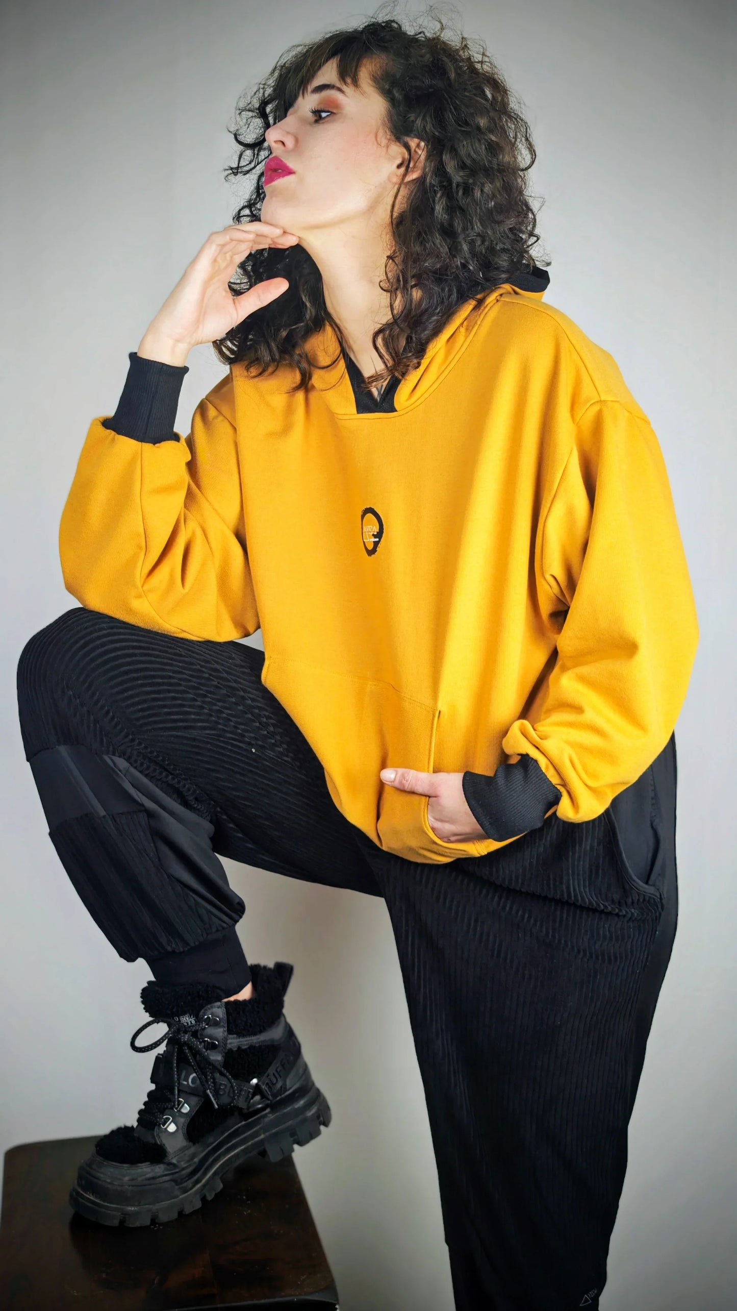 Sudadera Sapo Samurái Costurero - Colección Metamorfosis Artesanal | Aysa Atelier - Aysa Atelier